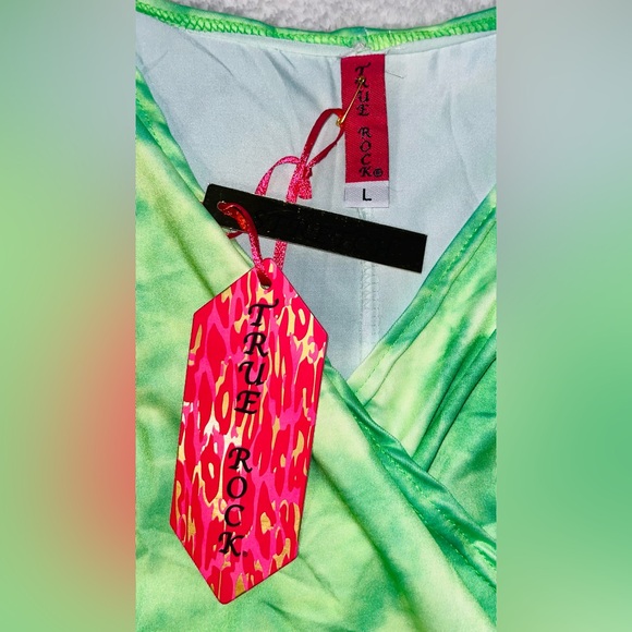 TRUE ROCK Dress & Shorts Neon Green Set sz L NWT! - Picture 4 of 11